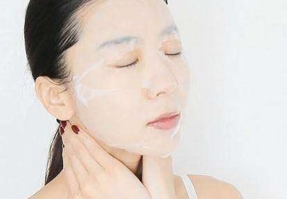 秋天敷面膜，是早上好还是晚上好?很多人做错，难怪皮肤没变化