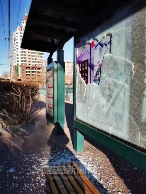  [孙科]打砸设施敲碎玻璃，公交站台今年被人为破坏百余起