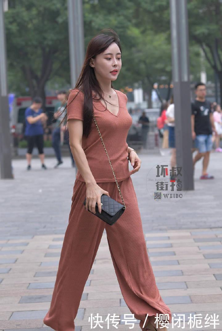 「 装做」集舒适和时尚于一身,时髦到不行!,街拍:用运动装做混搭