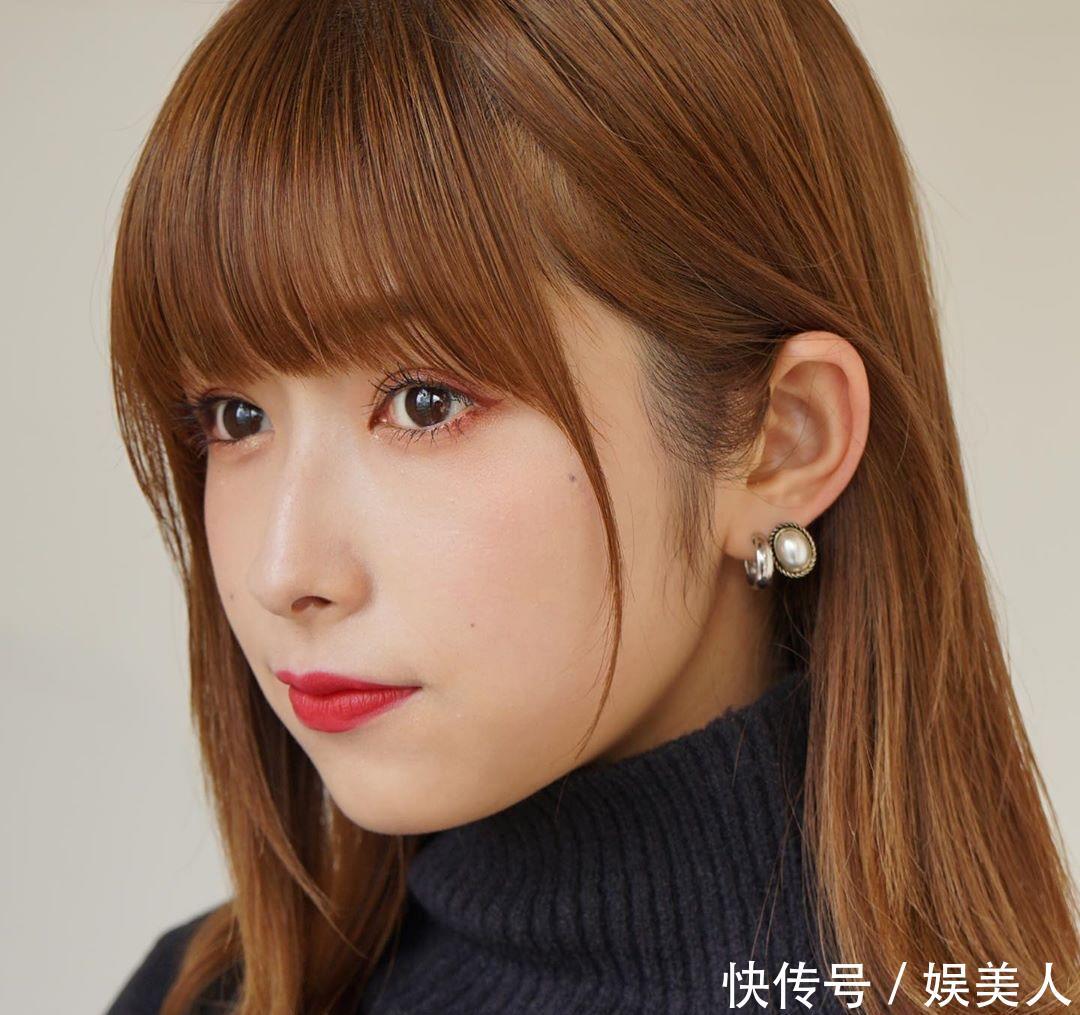 向外翻@刘海两侧的头发才是关键!剪对了脸看起来小很多!