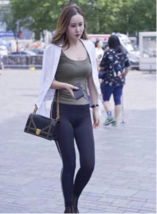 夏天小姐姐搭配打底裤，清爽干净又时尚！