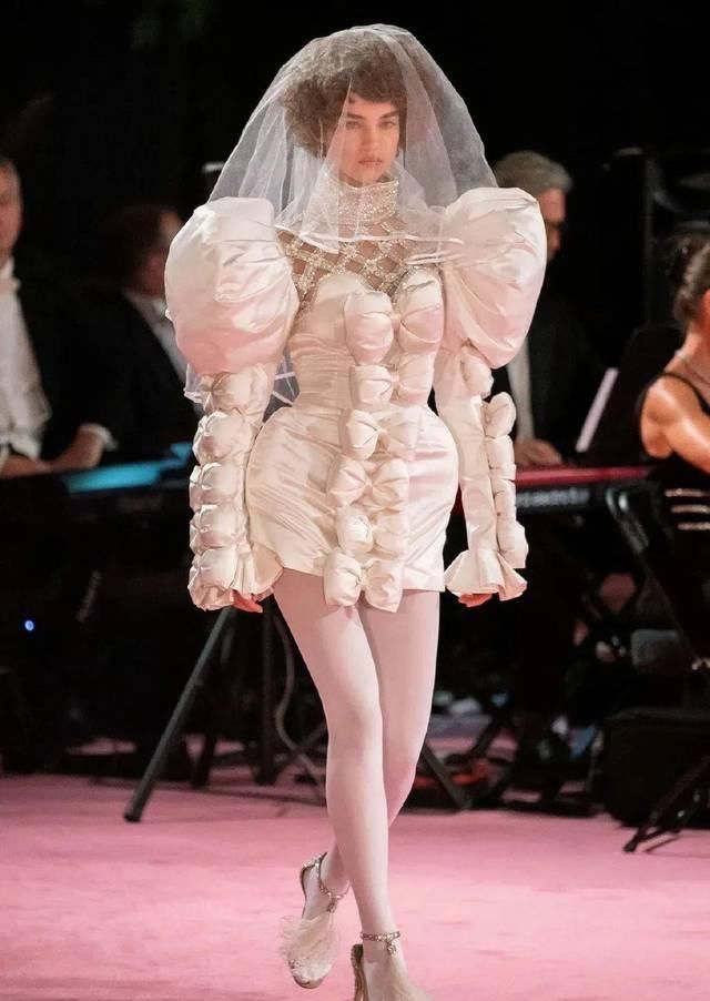 「时装画技法」开春最火的时髦单品!春暖花开,自带仙气的“泡泡袖”奔你而来