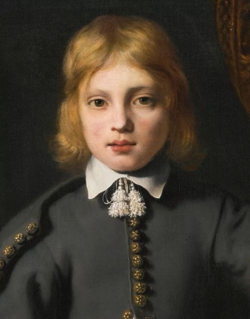 她是凡尔赛宫的点缀,也是女神裙上的珠光