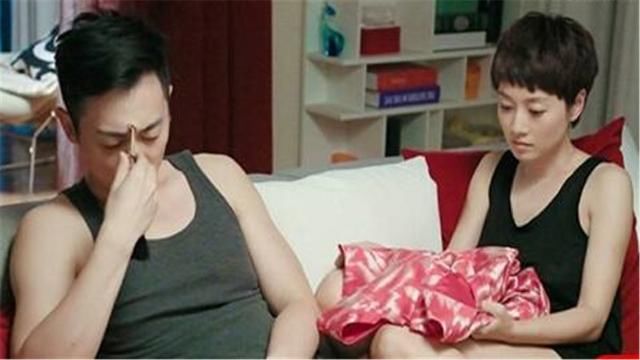 “吊带裙、牛仔裤、拖鞋”的标配，让她自称是“批发商”！