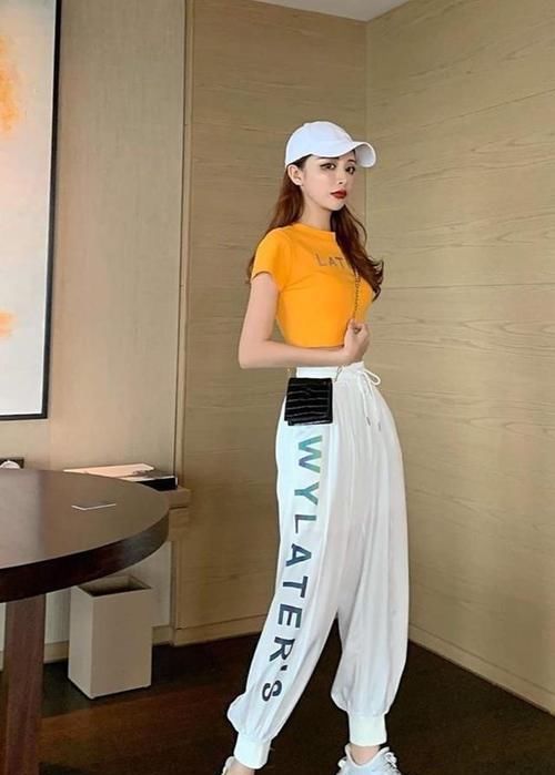  展现■最潮范儿美搭，梨形身材看过来！手把手教你怎么遮挡宽臀粗腿，展现完美身材