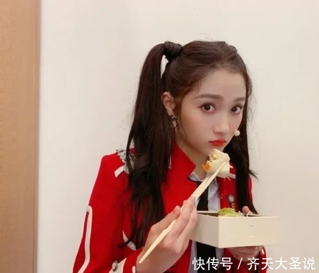 『格格』95后小花暗战:谈恋爱的“京圈格格”能干过受章子怡提携的她吗?