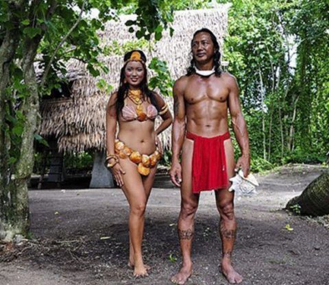 他们以胖为美,服饰相当有特点,女士用贝壳既