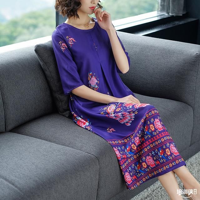 真的太美了，55岁老婆穿上第5款连衣裙，美的我都猜不出年龄