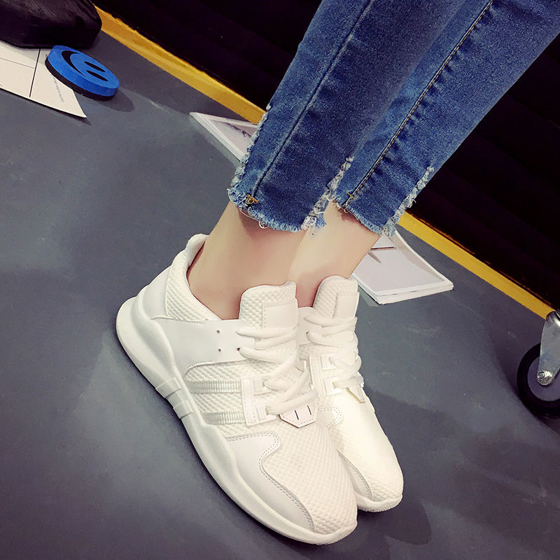 舒适轻巧气垫运动鞋，透气不湿脚，爱美女士日常休闲的伴侣