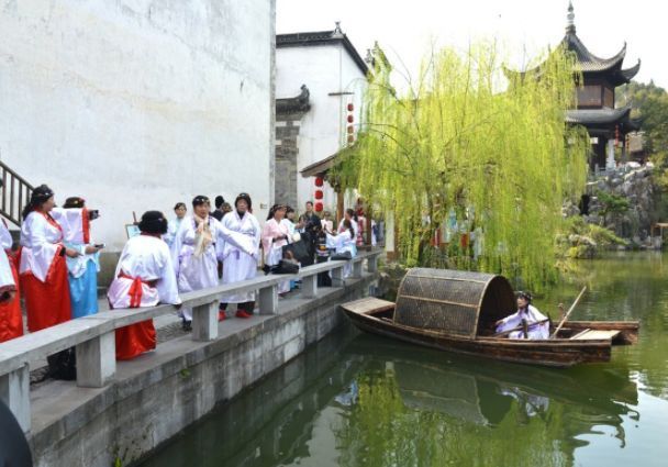 国内最“苛刻”的景区，不穿汉服不让进，游客：流于形式