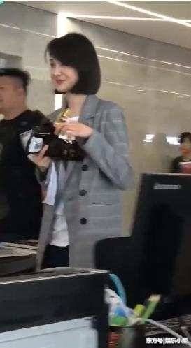 郑爽姚笛撞衫:学生和成人的区别，她的诱惑确实太大了