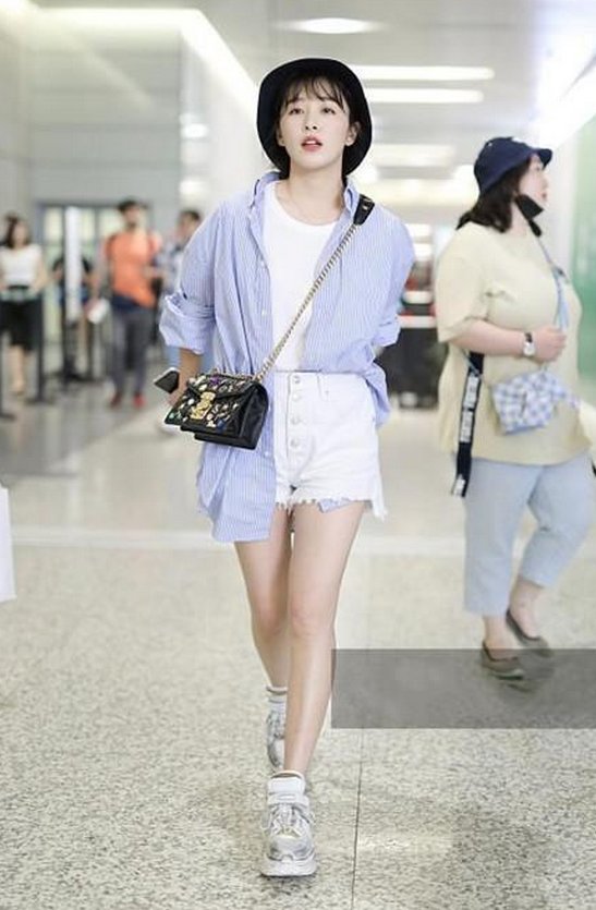 分手后的阚清子暴瘦，这么紧的短裤还要塞衬衫，我饿半年都穿不下