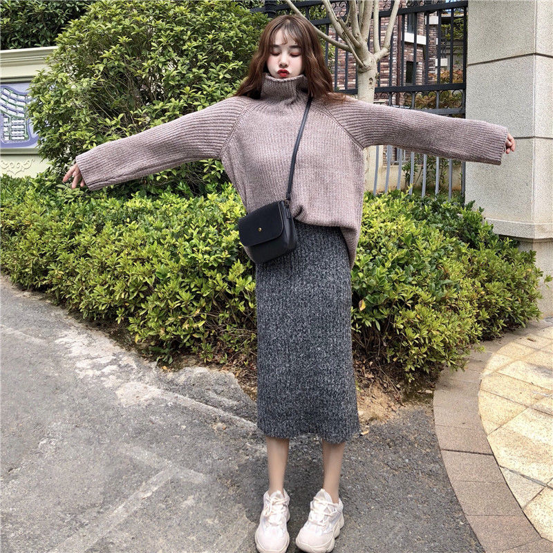 今年流行穿毛衣套装，清新俏皮，不冷不热，轻松穿出好气质