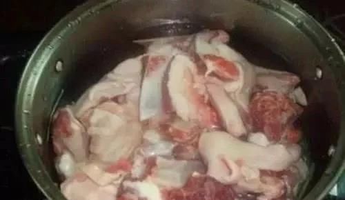  牢记@炖羊肉汤,牢记这“三不要”,不然羊肉就白炖了,难怪膻味腥味重