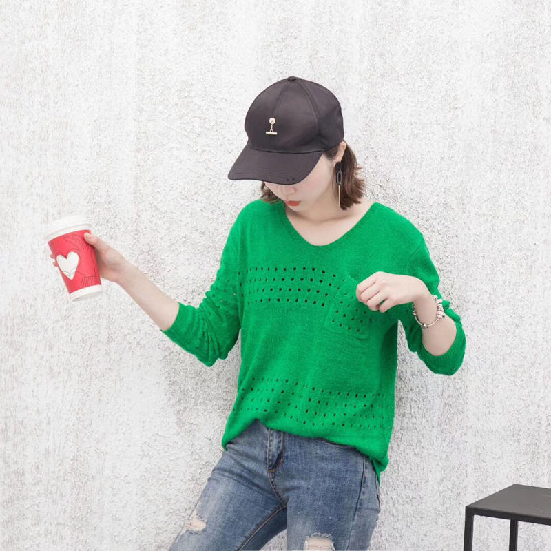 女人到了三十，别穿得太幼稚，这几款秋装小衫，显得娇小可人