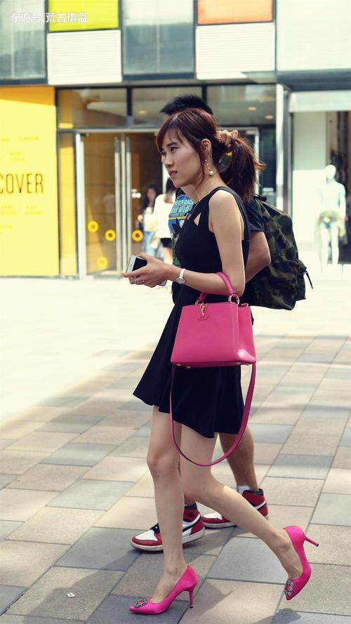 出门为什么要穿尖头细高跟，看了她们的搭配，你也会选这款鞋子