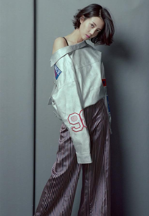 与杨幂公司解约的李溪芮吃路边摊，头顶太秃引热议，心疼