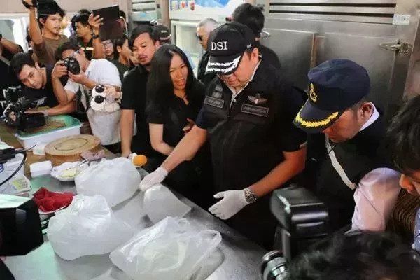 坑完中国游客，外国人这样说:反正他们人傻钱多，太好骗!