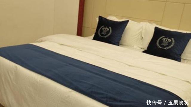 酒店被嫌弃的那块“布”,其实有这么大用处,最适合情侣使用!