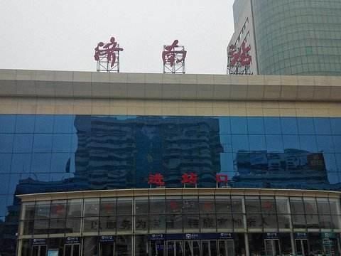  「比拼」中国各大城市火车站书法题字大比拼，哪个写得最好？