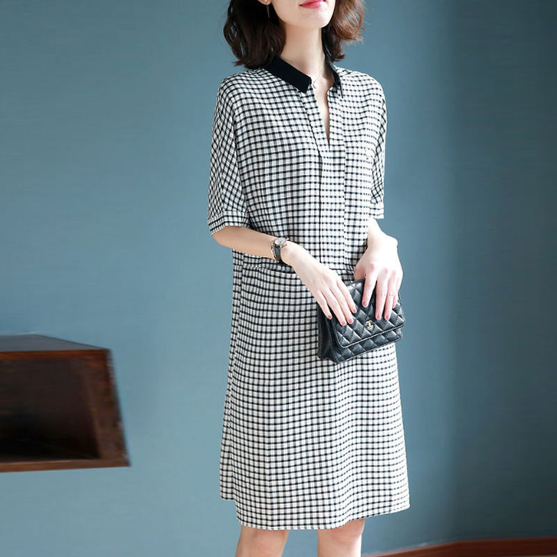 妈妈49岁，出门从不穿阔腿裤!只穿这洋气裙子，比旗袍甜美减龄