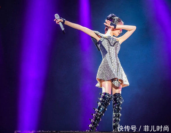 张韶涵不能再瘦了!最小码的牛仔裤都塞不满,怎能叫人不羡慕?