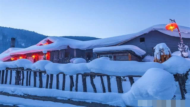 雪乡已经“凉”了！游客发现新雪景，取名为“雪村”，物价很亲民