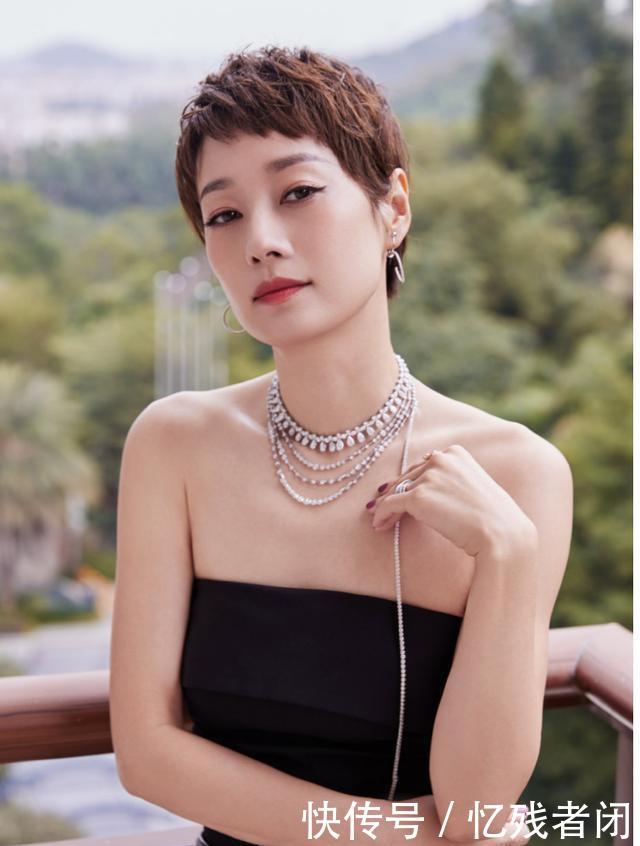  [连体]马伊琍太“分裂”，穿抹胸连体裤太大胆，肩膀真美！