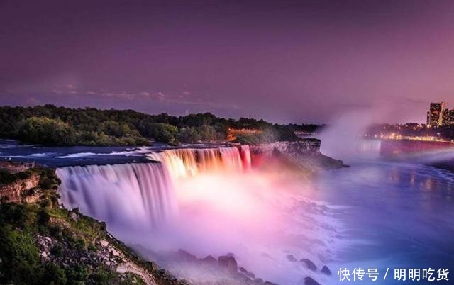 世界上最大的跨国瀑布,白天壮美,夜晚变成一条彩色瀑布!