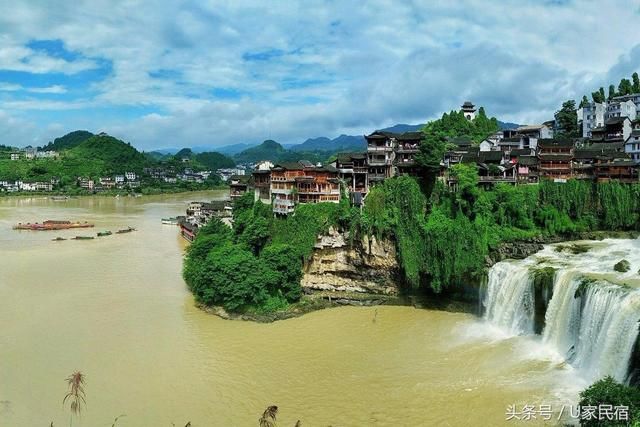 这个比凤凰古镇更鲜为人知、挂在瀑布上的古镇，再不去就晚了