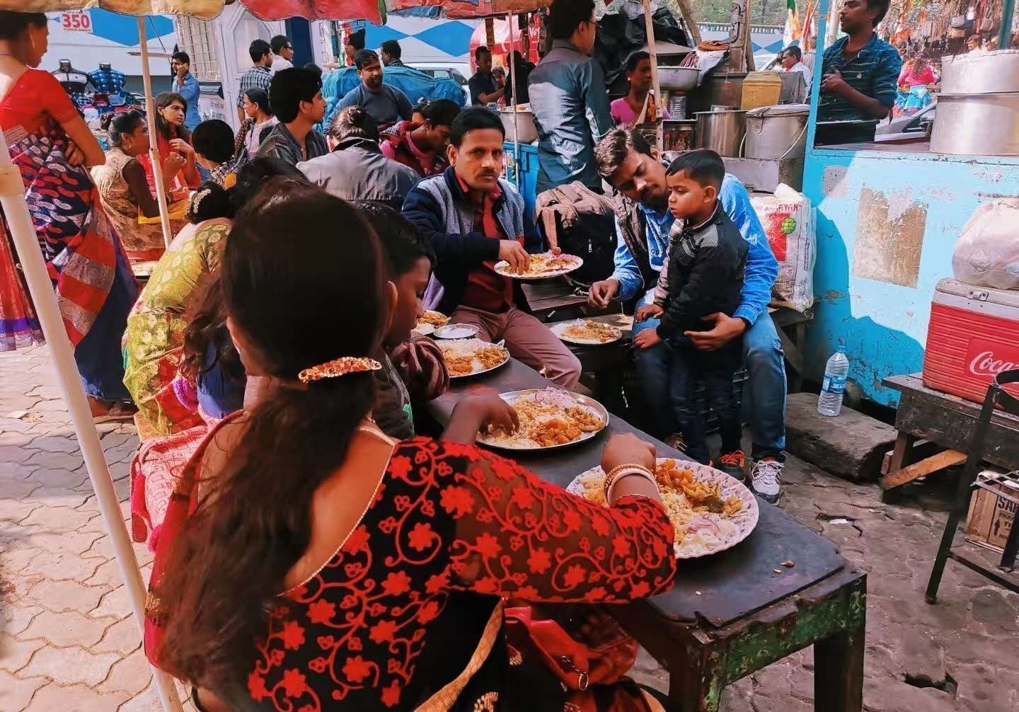 实拍印度第3大城市的街景,曾为英属印度首都,不如国内5线城市