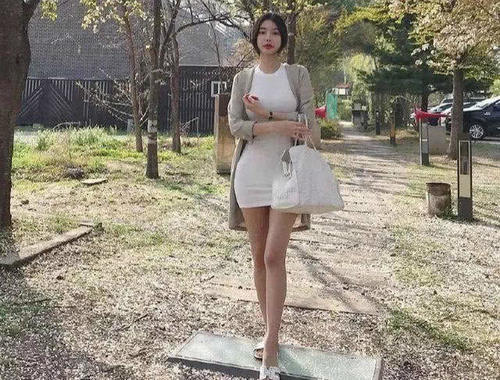 当美女偶遇白色包臀裙，曼妙身姿展现的淋漓尽致！