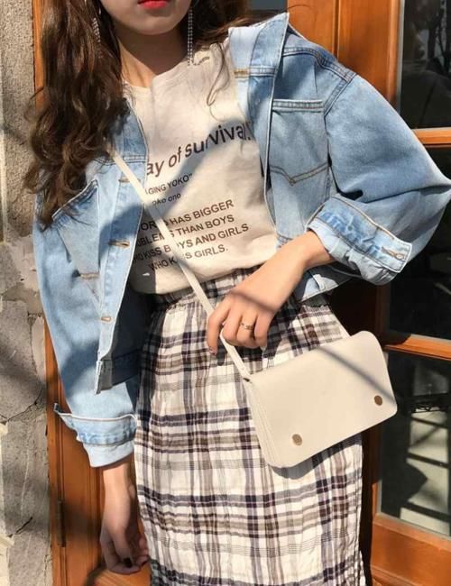  [衬衫]别再愁外套里面穿什么了，有这3件，美一整年
