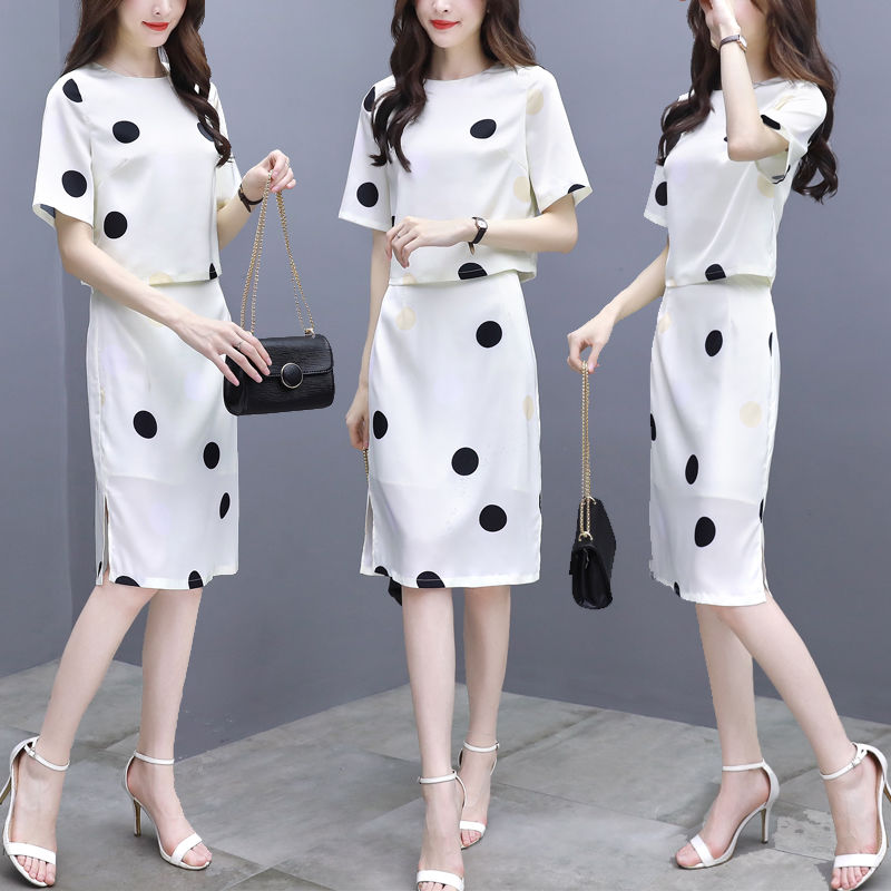 裙装还是喜欢欧货装，喜欢它的实用，方便，轻盈，舒服，还显美嫩