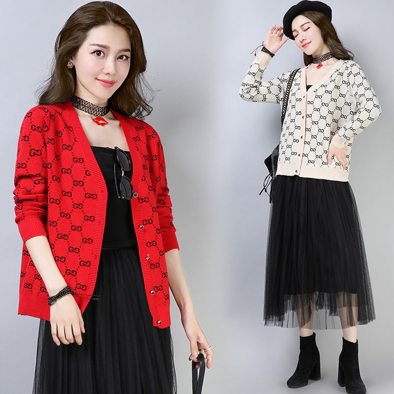 老婆身高不足1米6,也不穿短裙!这件秋装+靴子,显高到不行