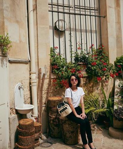 王菲袁泉是越老越有味道! 淡色系穿衣让她们处颜值巅峰, 青春不老