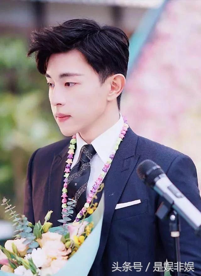 《一千零一夜》邓伦的十五套衣服，第七套贵气，第十套最帅！