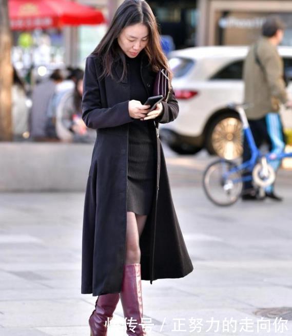 「短袖」街拍:软玉温香的美女,一件橙色短袖配白色短裙,时尚青春靓丽美