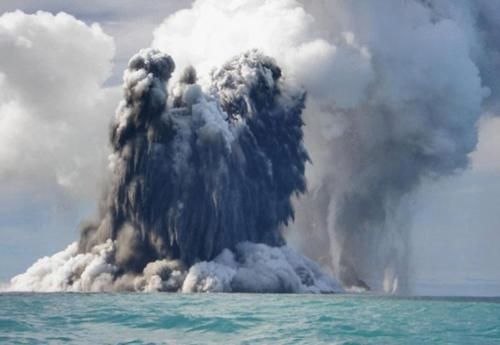 海底火山在海里喷发，那么多海水为什么还能喷发？看完又涨知识了