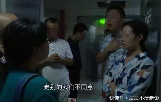 「豪车」幼童砸坏百万豪车，车主上门索赔，家长反咬一口：是你的车没停好