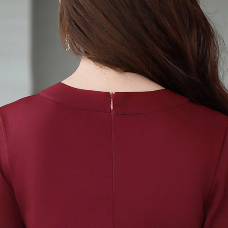 女装商场放大招:薄秋裙，比旗袍洋气多了，尤其30-50岁女人