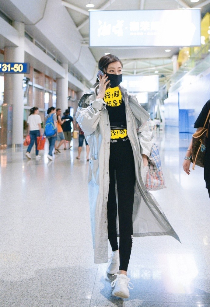 张天爱清早晒倒立照！网爆从126斤减到90斤，网友：被你美醒