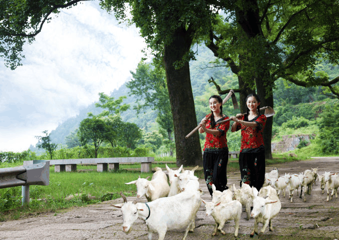 看看农村的姑娘，一点都不比城里差，好想回农村