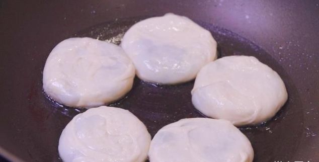  咬一口：宅在家教你做葱油饼, 咬一口酥掉渣, 我家三天两头吃