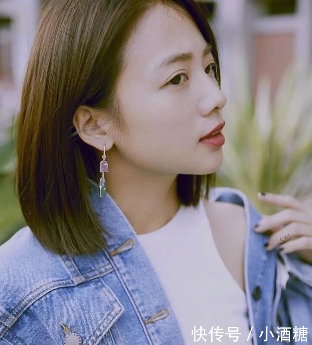 「适合」不会用卷发棒?这个“一刀切”的发型适合你,高级气质又减龄