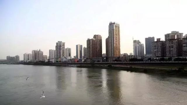 四川第二大城市，相当于1.1个泸州，不是德阳也不是宜宾