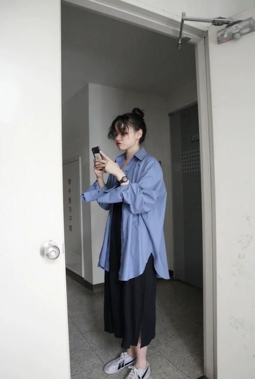 穿搭:女人衬衫不要全塞进裤子,现在流行这3种穿法,时髦高级更有范