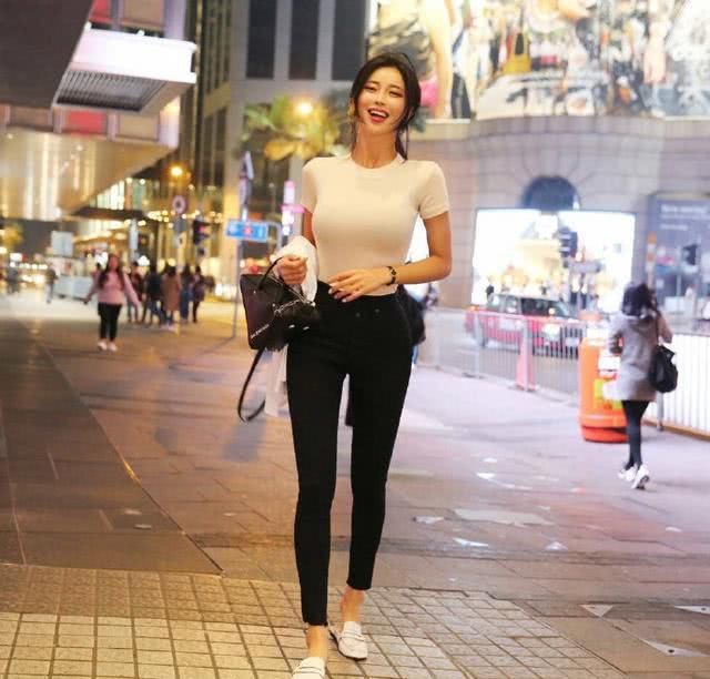  挡不住|时尚搭配：街拍女神黑白配，挡不住的气质
