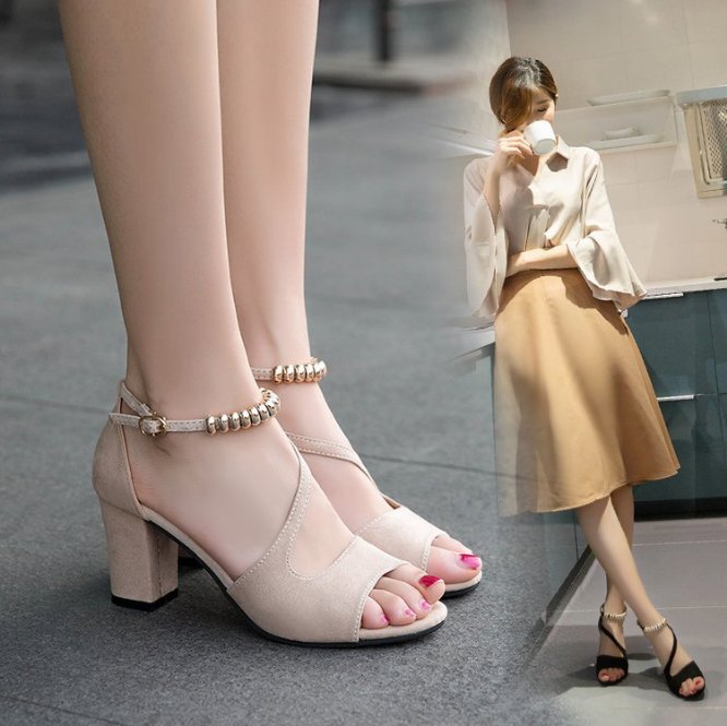 女人的鞋柜里怎么能少得了一双高跟鞋呢?时尚魅力又彰显迷人气质