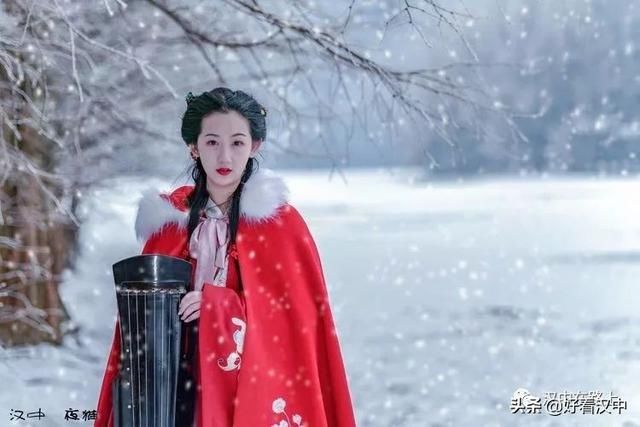 大雪过后的汉中龙池特别适合汉服摄影,不信你看